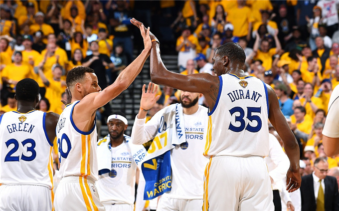 他飞赴沙特 他飞赴沙特